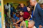 Embajada dominicana en Jamaica entrega aula de informática a una escuela primaria