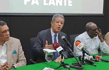 Leonel Fernández defiende a su hijo Omar por ataques en su contra