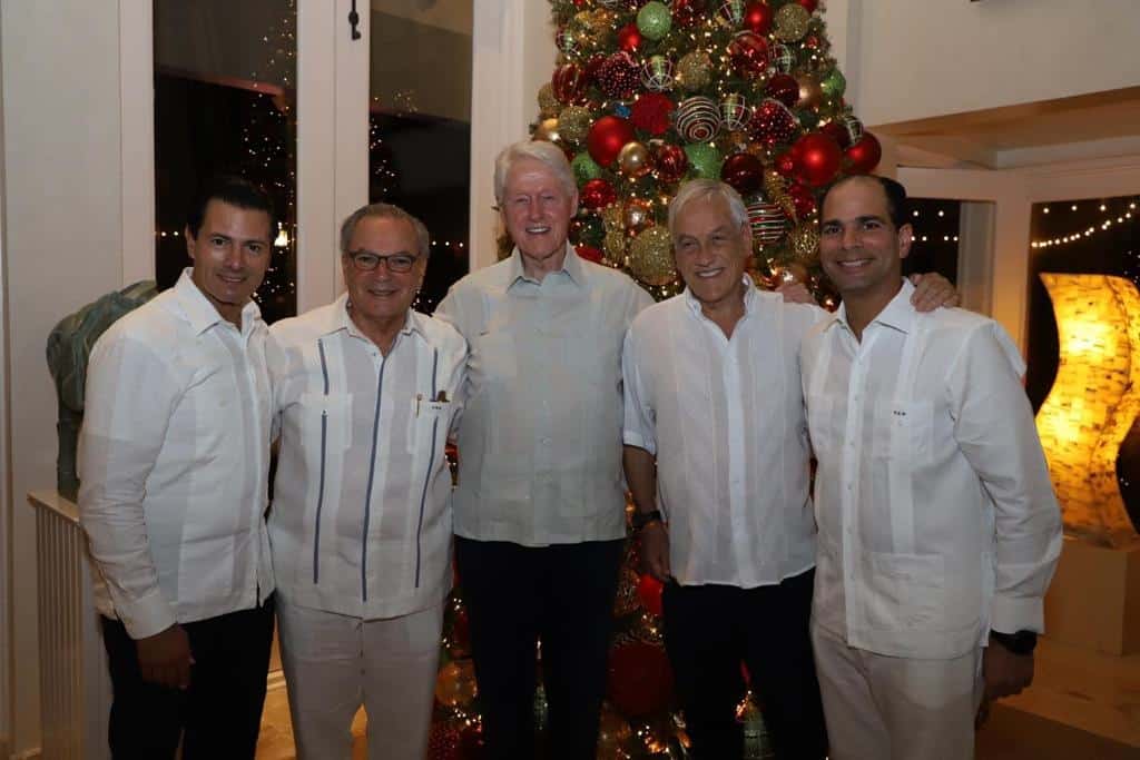 Piñera junto los exmandatarios Clinton y Peña Nieto en Punta Cana.