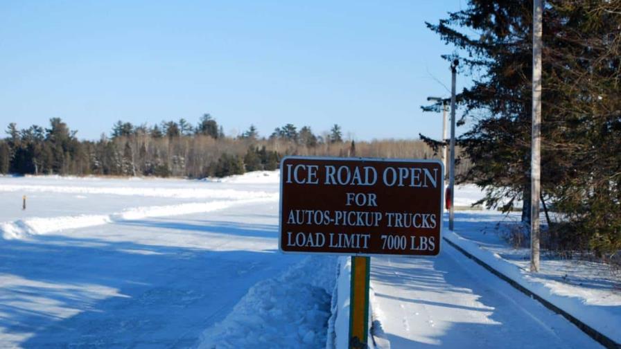 Muere un hombre en Minnesota cuando vehículo de transporte se hundió en lago congelado