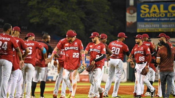 Sirí conecta cuadrangular y los Gigantes vienen de atrás ante los Leones