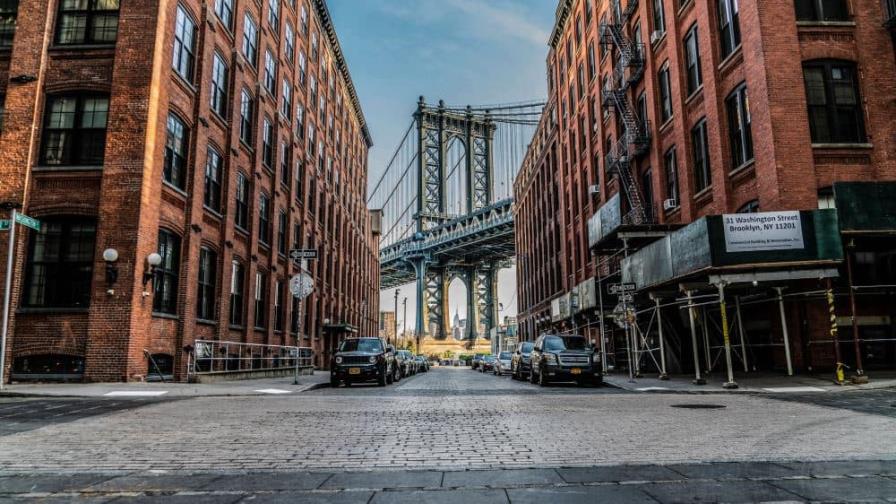 Nueva York ordena el desalojo a los vendedores ambulantes del icónico puente de Brooklyn
