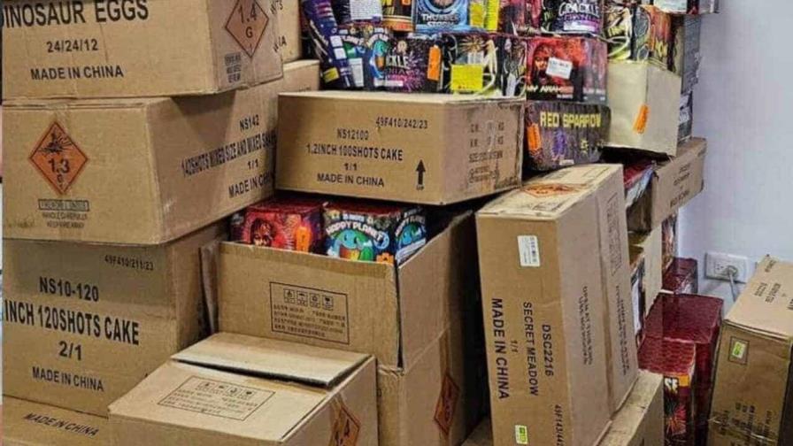 Autoridades arremeten contra venta de fuegos artificiales ilegales en Santiago