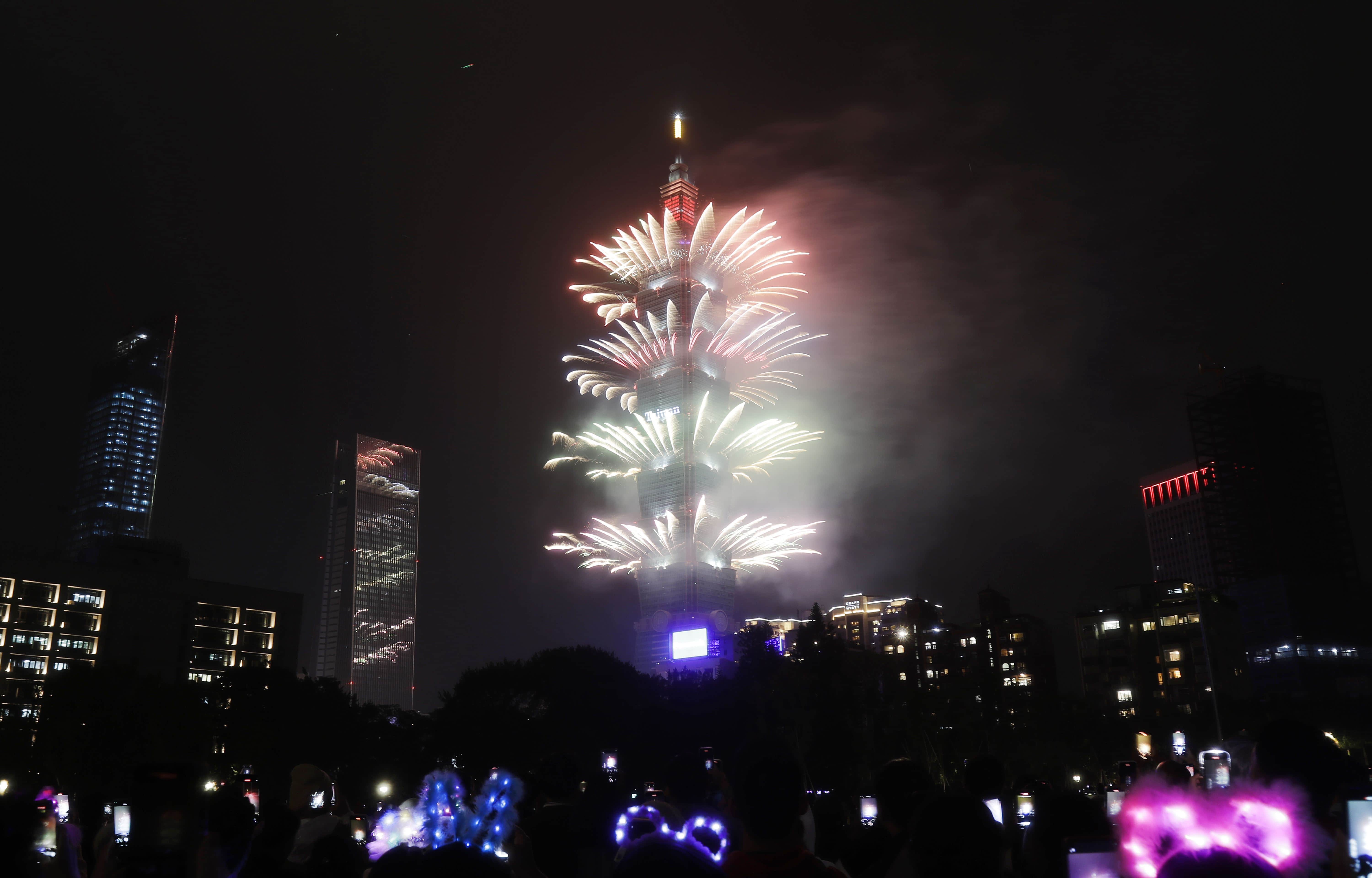 El edificio Taipei 101 durante las celebraciones de Año Nuevo, en la ciudad de Taipéi.