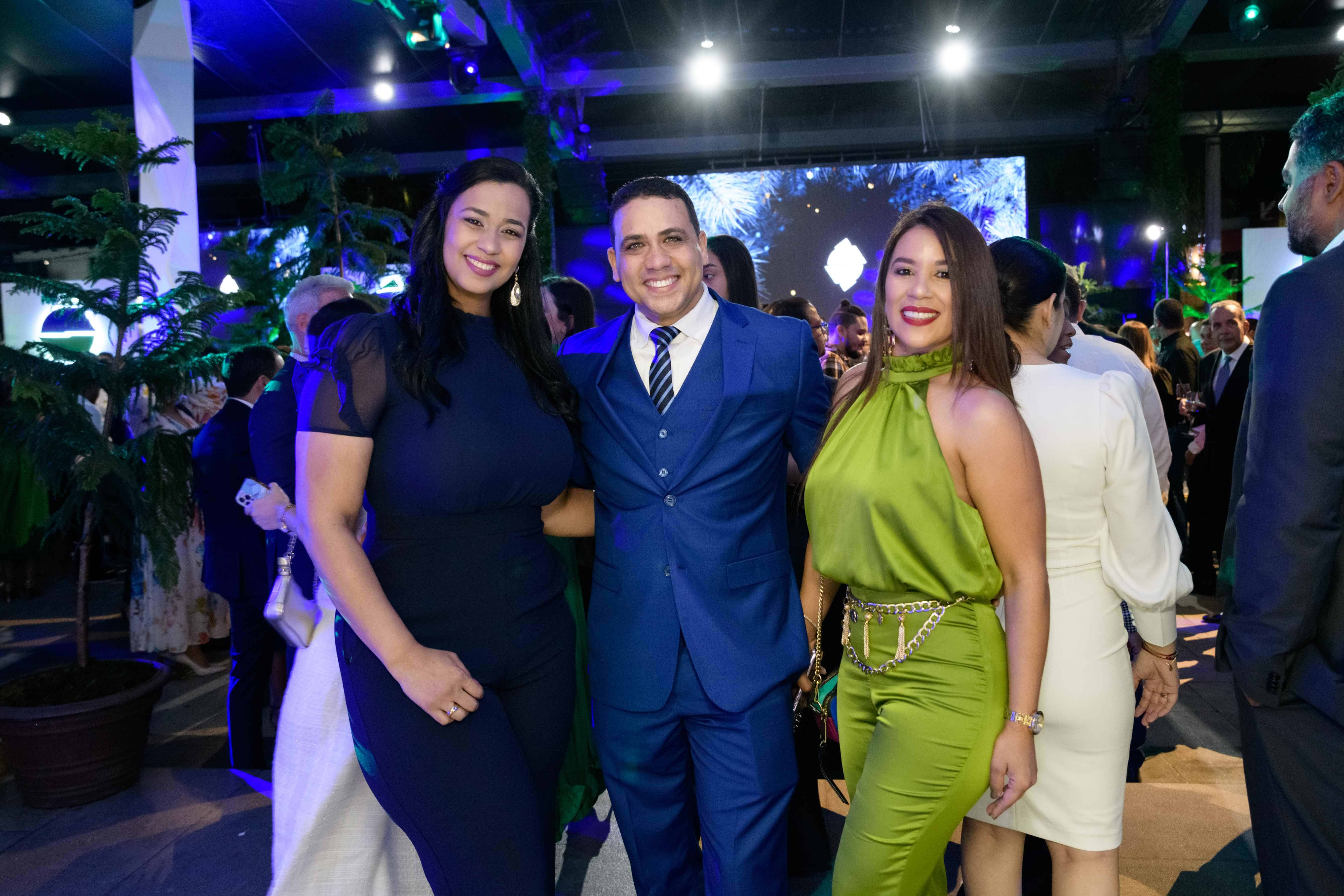 Maria Gisell, Batista Delvis de la Cruz y  Lisaira Cabrera.