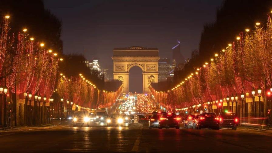 París celebra la entrada en 2024 con un espectáculo de luces centrado en las Olimpiadas