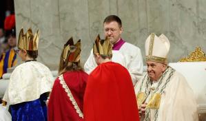 El papa en la misa de Año Nuevo: Quien lastima a una mujer, profana a Dios