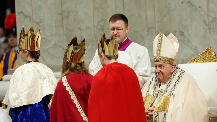 El papa en la misa de Año Nuevo: Quien lastima a una mujer, profana a Dios