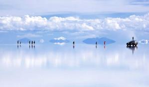 Turistas reciben el A&ntilde;o Nuevo en el espejo natural m&aacute;s grande del mundo ubicado en Bolivia