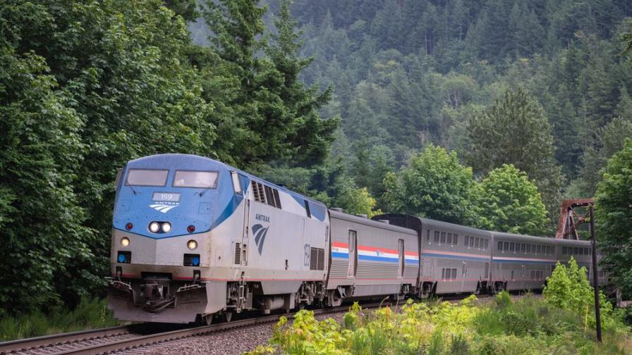 Joven perdió US$ 3,000 y los regalos de Navidad en un tren de Nueva York a Virginia