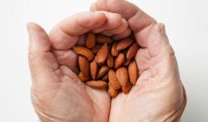 Comer almendras, el consejo de una dermatóloga de Harvard para evitar las arrugas