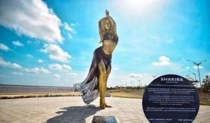 Identifican un error ortogr&aacute;fico en la reci&eacute;n inaugurada estatua de Shakira