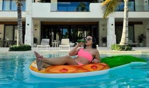 Visitante número 10 millones comparte su experiencia en Punta Cana tomando sol y cerveza