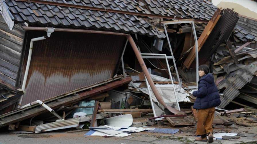 Muertos tras terremoto ascienden a 73 en Japón, donde las lluvias complican los rescates