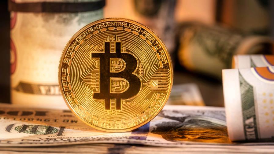 El bitcóin cumple 15 años por encima de los US$42,000 pero lejos de sus máximos