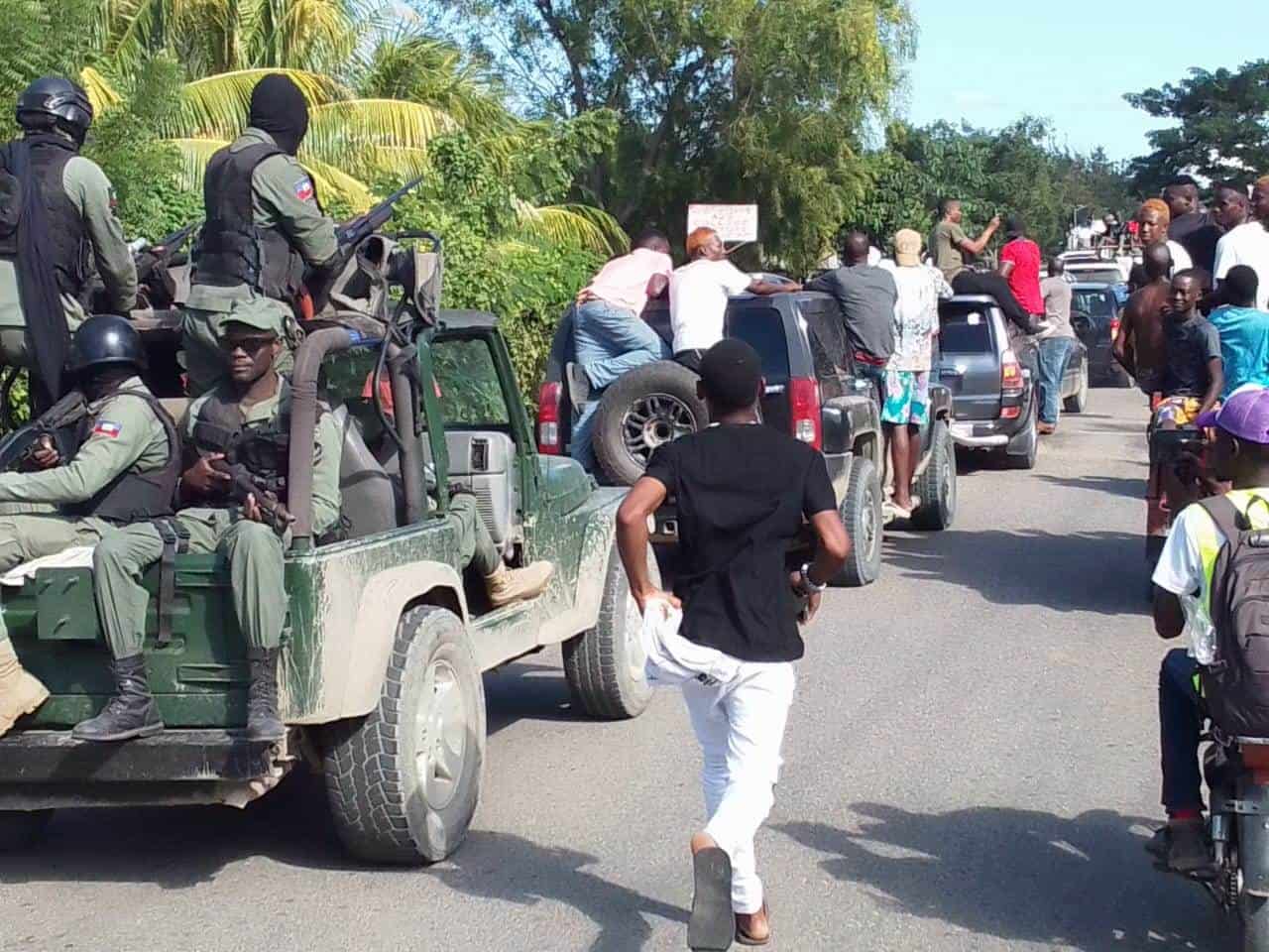 El expolicía haitiano hizo un recorrido por diferentes zonas acompañado de fuerte vigilancia privada. 
