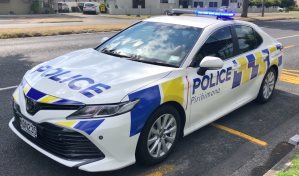 Hombre usa el reflejo de su reloj para ser rescatado tras 23 horas en el mar en Nueva Zelanda