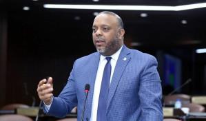 Oposición tilda de "cortina de humo" decreto sobre publicidad