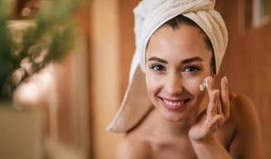 La raz&oacute;n por la que deber&iacute;as aplicar la crema hidratante con la piel h&uacute;meda