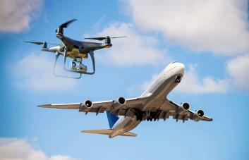 Un dron provoca atrasos y desvíos de vuelos en el principal aeropuerto de Puerto Rico