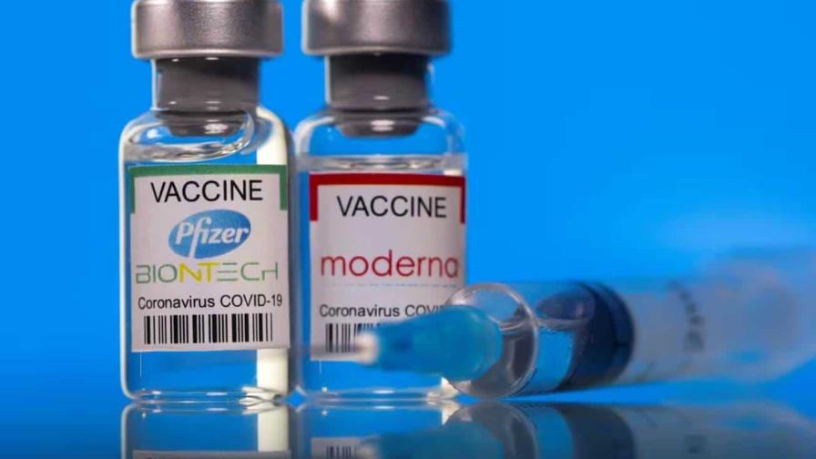 Cirujano general de Florida pide detener uso de vacunas para covid-19 de Moderna y Pfizer