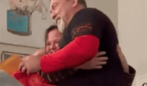 Hombre vendi&oacute; preciado objeto para mantener a su familia y su hija logr&oacute; recuperarlo 30 a&ntilde;os despu&eacute;s