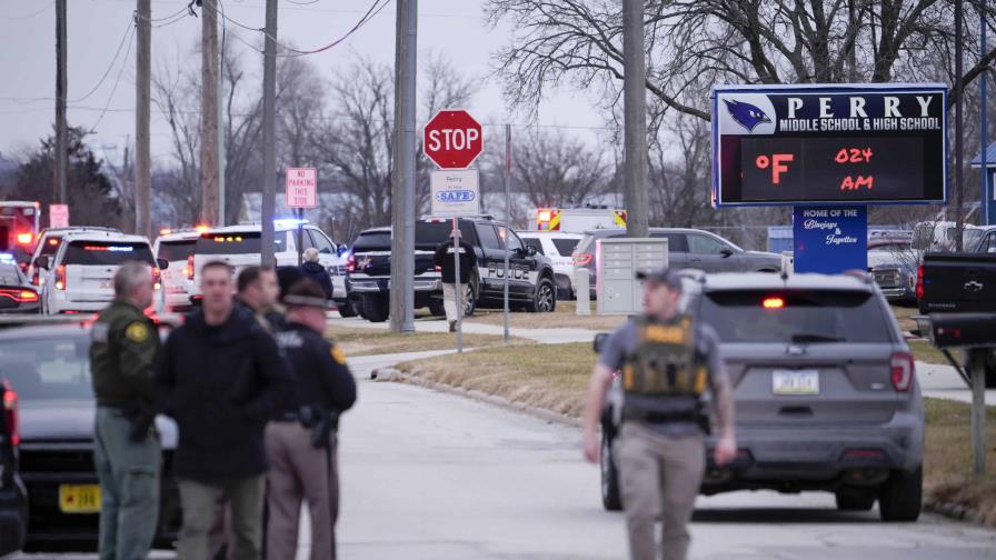 Joven de 17 años mató a un alumno de sexto grado e hirió a cinco personas en escuela de Iowa