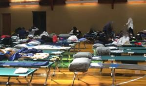 Denver está en caos, pero recibe aún a migrantes sin las limitaciones de Chicago y N.York