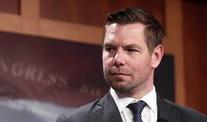 Mujeres denuncian por agresión sexual a congresista y aspirante a gobernador de California