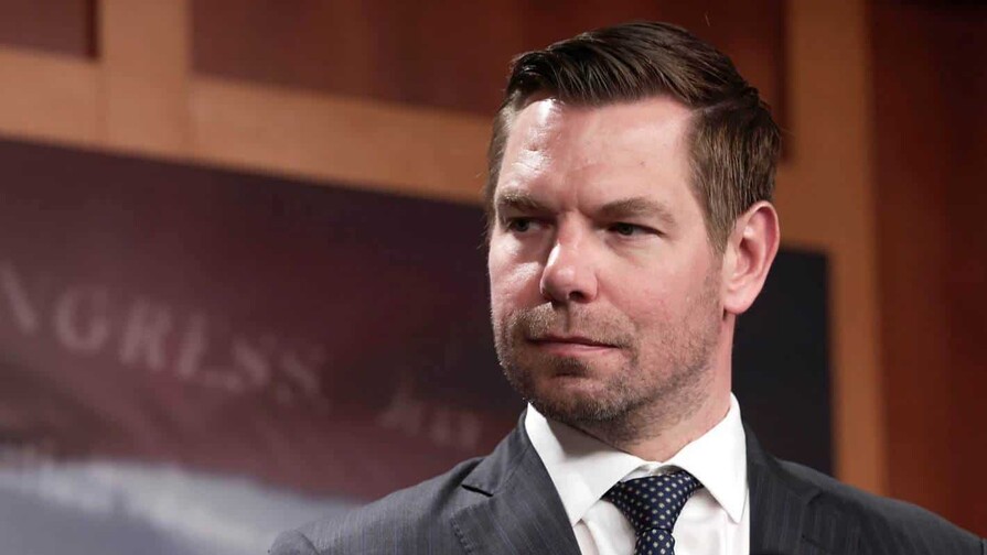 Mujeres denuncian por agresión sexual a congresista y aspirante a gobernador de California