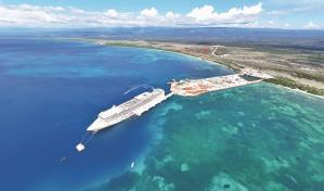 Excursionistas estrenan Puerto Cabo Rojo en plena inauguración