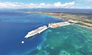 Excursionistas estrenan Puerto Cabo Rojo en plena inauguración