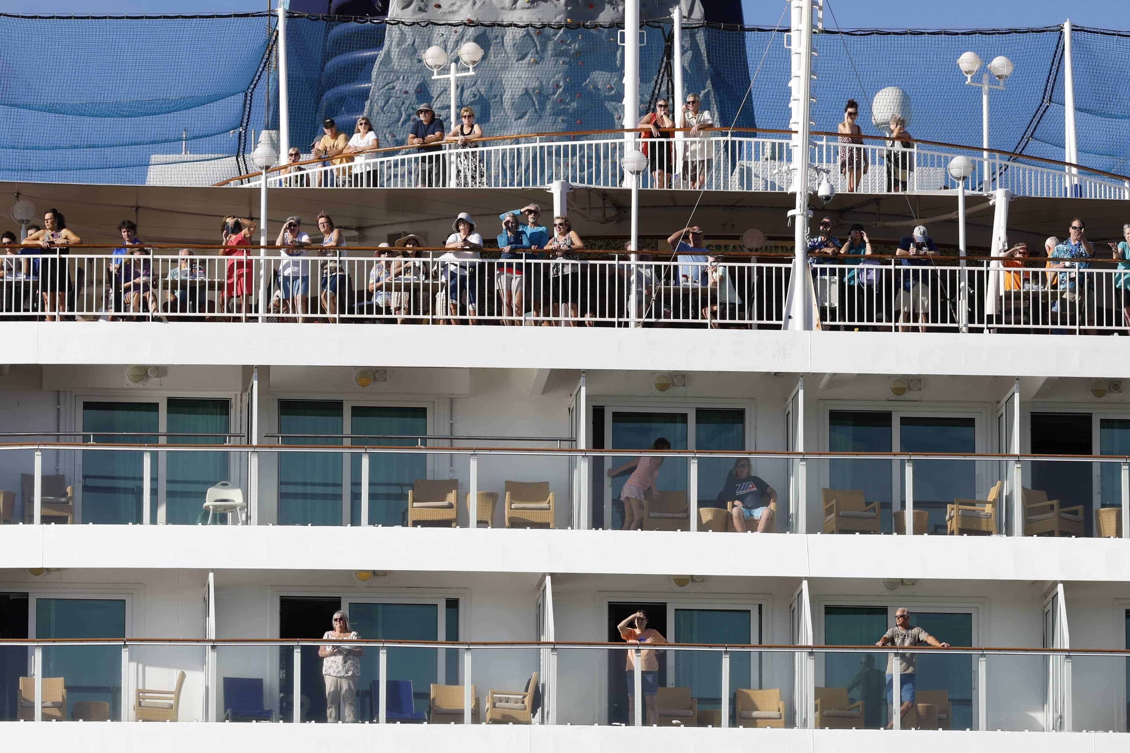 Pasajeros del Norwegian Pearl Cruise llegan a aguas dominicanas en Puerto Cabo Rojo, el 4 de enero del 2024.