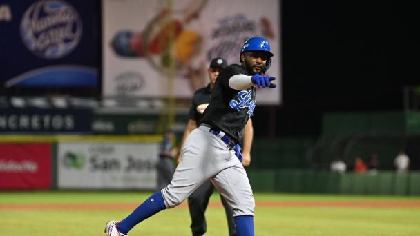 Andújar conecta dos cuadrangulares y Licey vence al Escogido con gran despliegue ofensivo