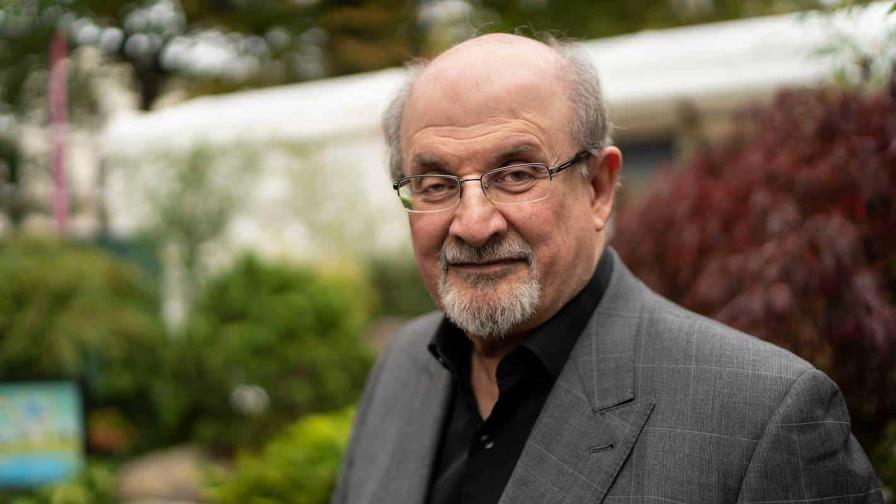 Aplazan el juicio al agresor de Salman Rushdie por la próxima publicación del escritor