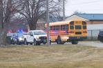 Policía confirma múltiples víctimas de bala en un tiroteo en escuela de Iowa, EE.UU.