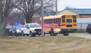Polic&iacute;a confirma m&uacute;ltiples v&iacute;ctimas de bala en un tiroteo en escuela de Iowa, EE.UU.