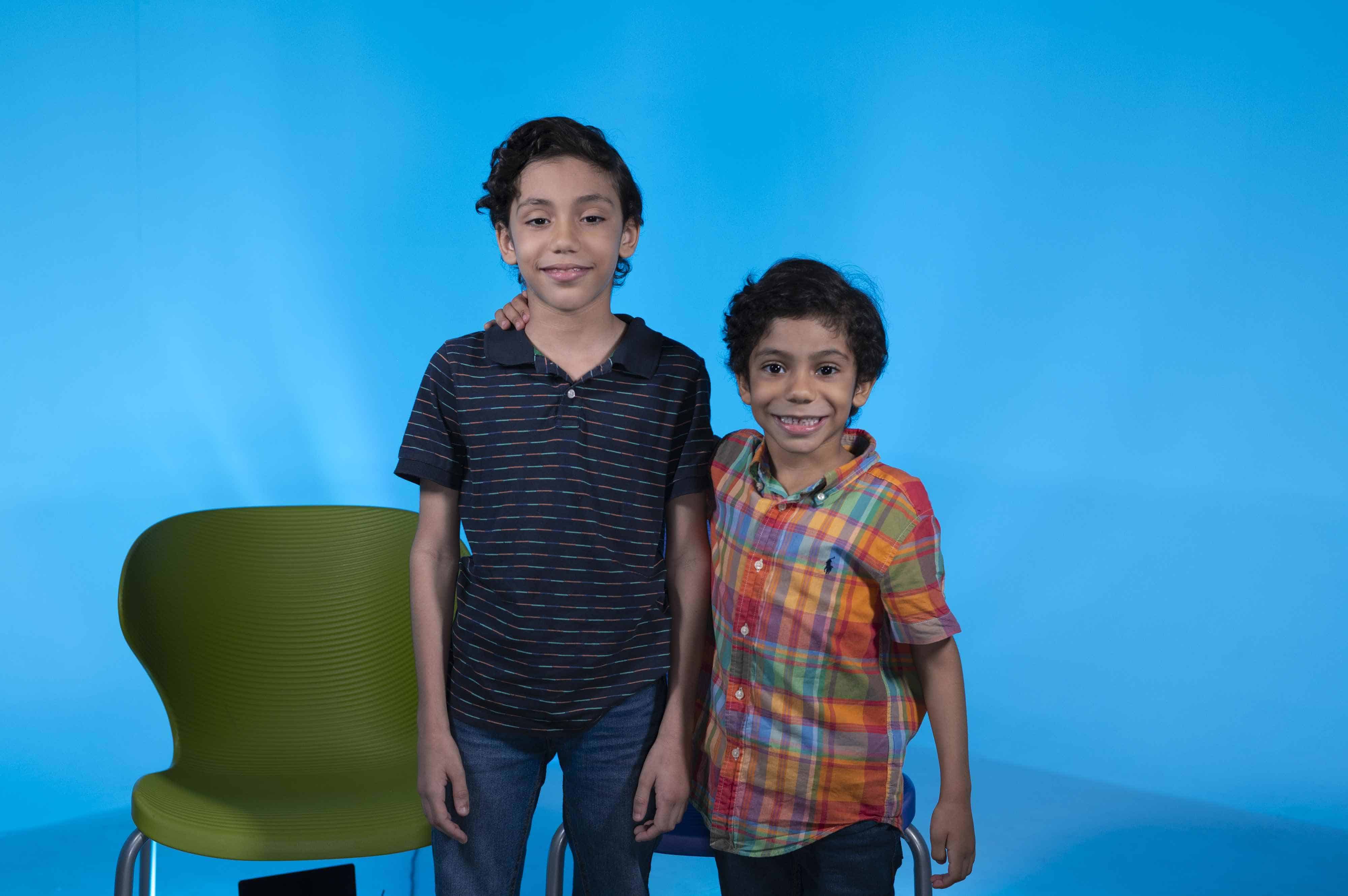 Liam Alejandro (8 años) y Evan Rodrigo (5 años).