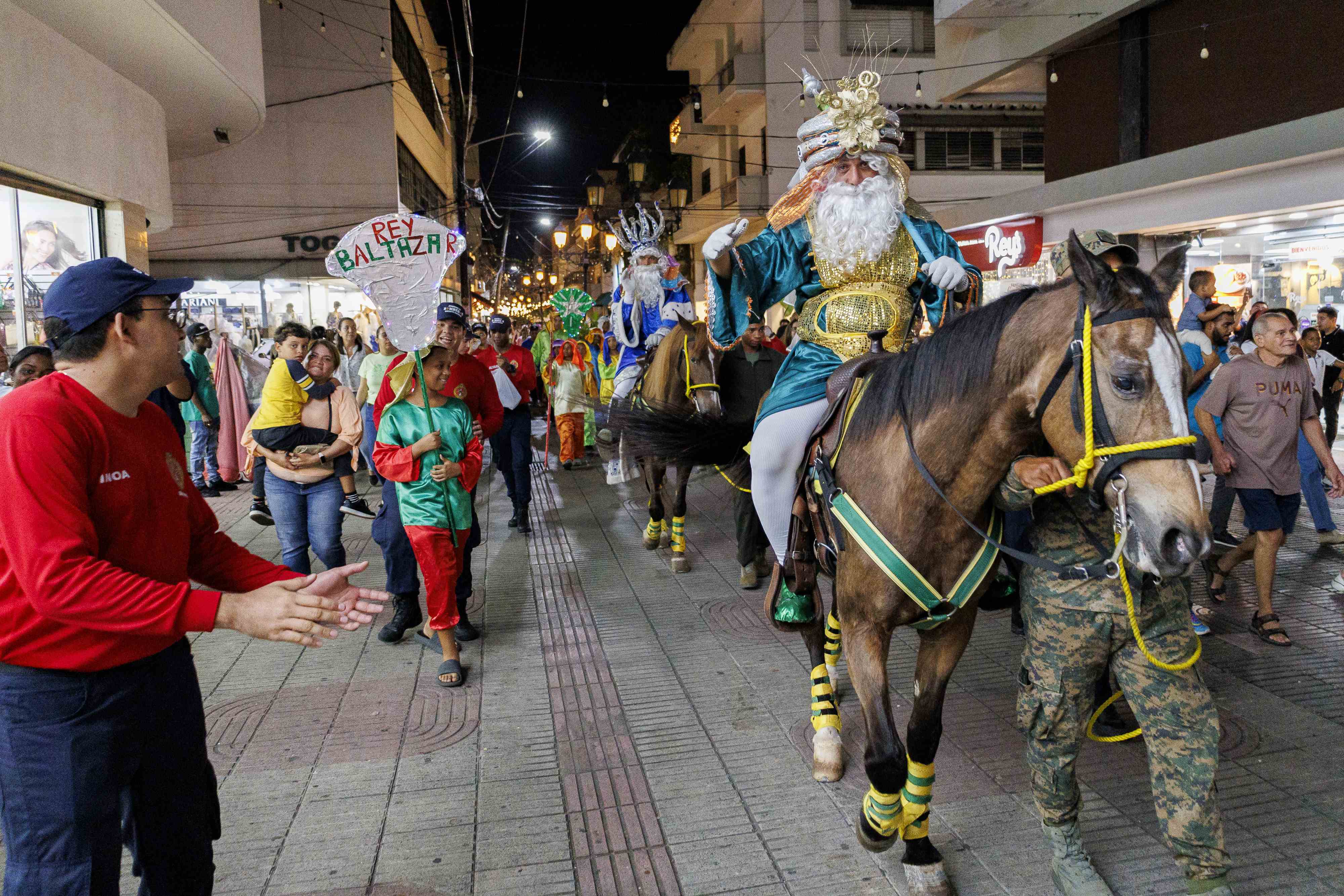 Parte de los participantes en el desfile.