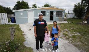 Algunos migrantes llegan legalmente a EE.UU. a través de un nuevo programa