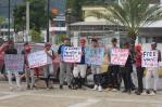 Niños de escuela de béisbol acuden al Palacio de Justicia de Puerto Plata en apoyo a Wander Franco