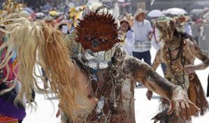 El rostro de Colombia se pinta de negro en el carnaval que honra a los esclavos
