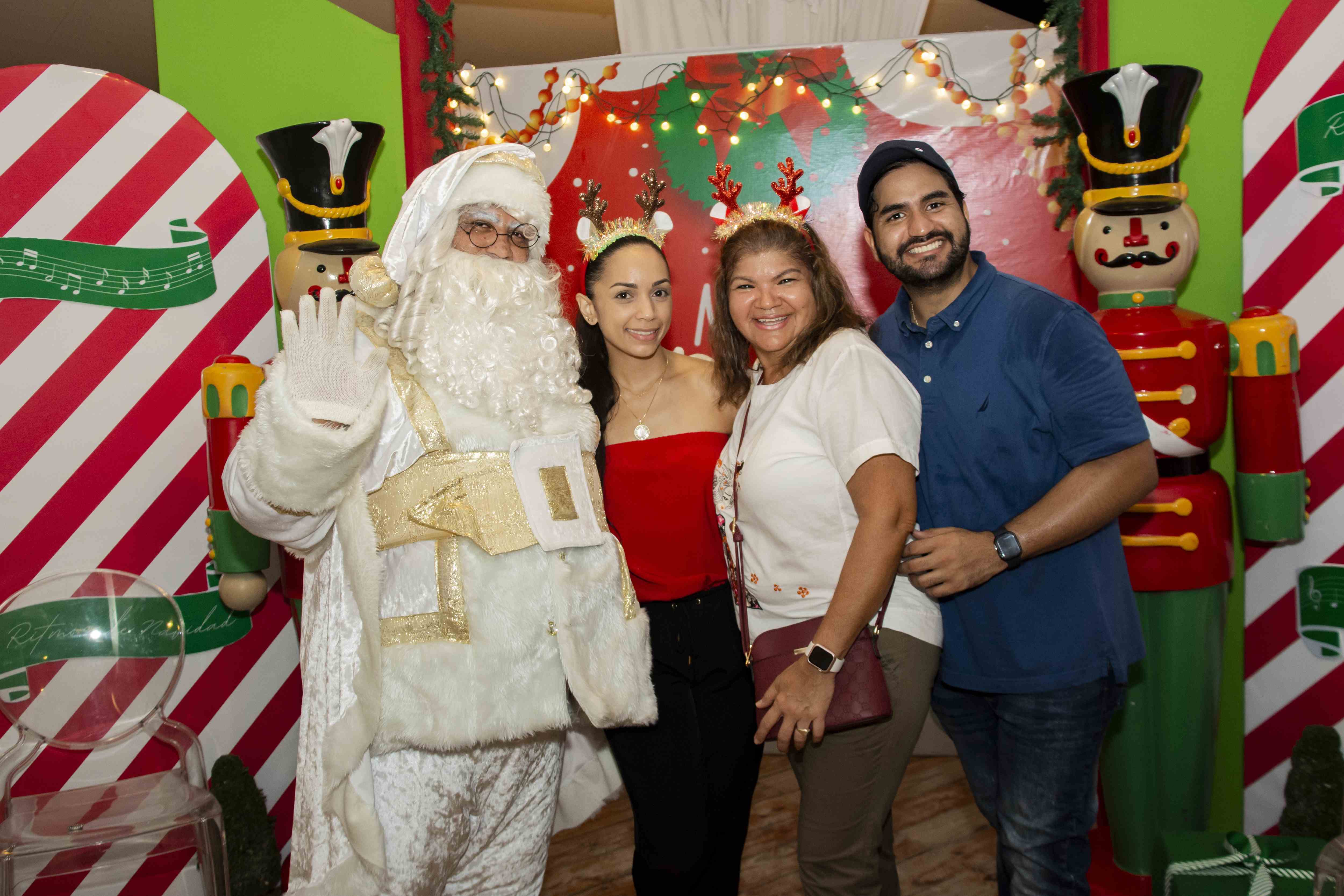 Bianca Sánchez, Rossi Mella y Aldo Brea.