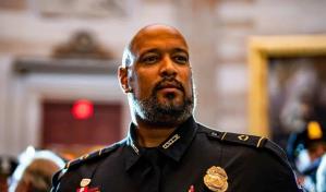 Expolicía que defendió el Capitolio en el asalto presenta su candidatura a legislador