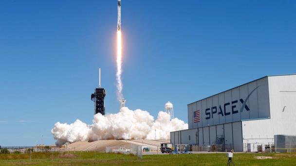 Elon Musk demanda al regulador laboral de EEUU por el despido de empleados en SpaceX