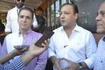 Abel Martínez realiza recorrido con candidatos municipales de Santiago