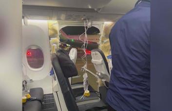 Alaska Airlines aterriza de emergencia después que una ventana explotara en el aire