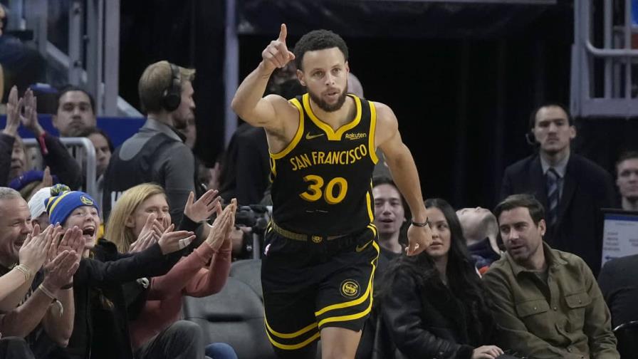 Curry consigue 26 puntos en triunfo de Warriors sobre Pistons