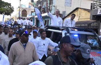 Abinader y Dio Astacio mueven cientos de simpatizantes del PRM en SDE