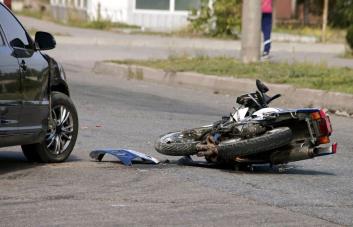 Mueren tres hombres al ser impactados por una yipeta en La Canela, Santiago